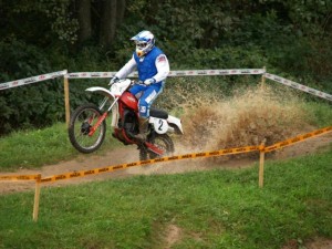 Mit Schwung durch die Pfützen Mit Schwung durch die Pfützen